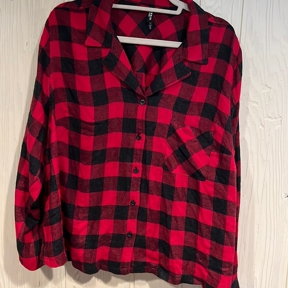 torrid Other - TORRID red and black flannel type sleep top size 2( 18-20)